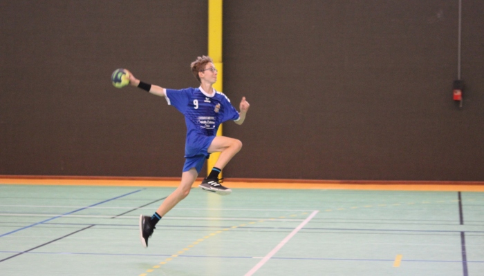 LES U14 A L'ECHAUFFEMENT POUR LE MATCH FACE AUX SABLES D'OLONNES - ANNEE 2022-2023 - SEVRE VENDEE HANDBALL